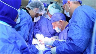 جراحة دقيقة جدَا بالمستشفى الجامعي.. استخراج سيخ حديد من رقبة شاب بأسيوط