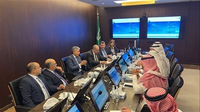 وزير السياحة والآثار يعقد لقاءات مهنية مع مسئولي شركات الطيران السعودية
