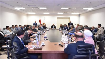 وزير العمل يترأس اجتماعًا لـ«الحوار الاجتماعي» للتشاور بشأن إصدار قانون العمل (صور)