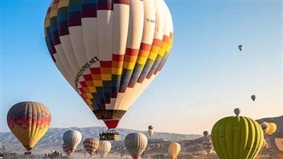 سماء الأقصر تتزين بـ70 رحلة بالون منطاد تقل 1680 سائحًا 