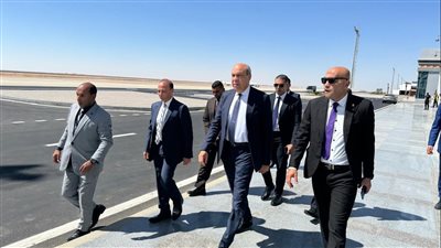 وزير الطيران المدني يقوم بجولة تفقدية لمطار العلمين الدولي 