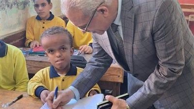 مدير تعليم القاهرة يشدد على تصحيح الأداءات ( الواجبات المدرسية) أولًا بأول