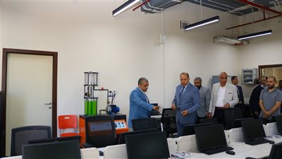 رئيس جامعة المنصورة الأهلية يتابع انتظام الدراسة