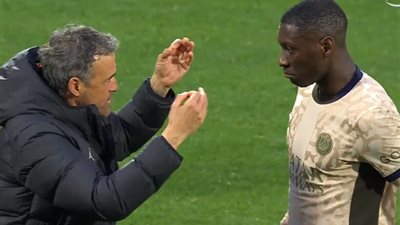 منبوذ منتخب فرنسا.. إنريكي يوافق على رحيل نجم باريس سان جيرمان