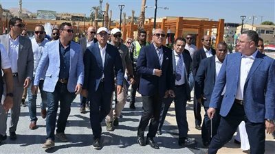 رئيس الوزراء يتابع أعمال تطوير كورنيش البر الغربي والممشى الزجاجي بالأقصر (صور)