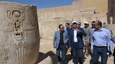رئيس الوزراء يتفقد معبد 