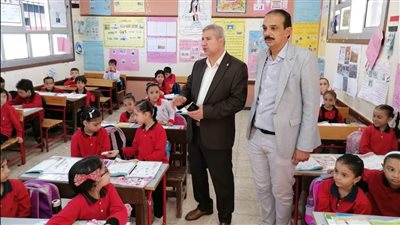 مدير «تعليم دمياط» يتفقد مدارس إدارة عزبة البرج التعليمية 