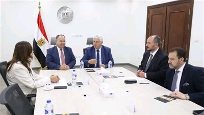 وزير التعليم العالي يناقش آليات التعاون بين المستشفيات الجامعية والتأمين الصحي الشامل 