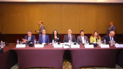 وزيرة التضامن تكشف خدمات ومزايا قانون رعاية المسنين