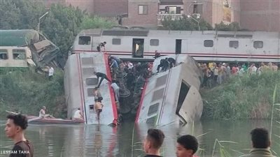 عاجل... تصادم قطارين في المنيا وانقلاب عربات في مياه ترعة الإبراهيمية