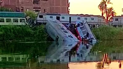  انتشال جثة مجند أحد ضحايا حادث قطار المنيا