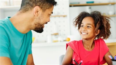 إلى أي مدى يجب مساعدة الأطفال في الواجبات المدرسية؟