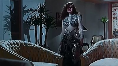 متبطن ولا لاء.. هاني البحيري يكشف سر فستان يسرا في فيلم 