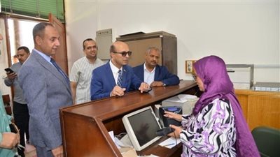 رئيس جامعة أسيوط: الالتزام بالتعقيم في إعداد وتقديم الوجبات لطلاب المدينة الجامعية 