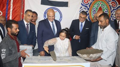 محافظ القليوبية يضع حجر الأساس لمشروعات بنادى العبور الرياضي
