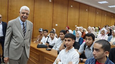 رئيس جامعة المنوفية يتفقد سير العملية التعليمية بكلية التربية 