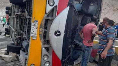 رئيس حزب المصريين الأحرار يكلف بتوفير الدعم والمساعدة لمصابي حادث انقلاب أتوبيس جامعة الجلالة
