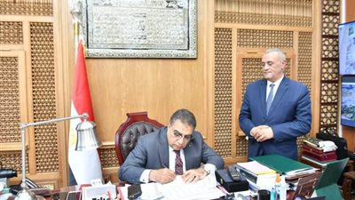 محافظ الدقهلية يعتمد ترقية أعضاء هيئة التعليم شاغلي وظائف المعلمين 