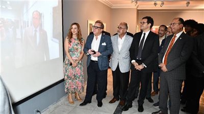 تفاصيل افتتاح وزير الثقافة معرض «تواصل الأجيال» لرئيس جامعة حلوان
