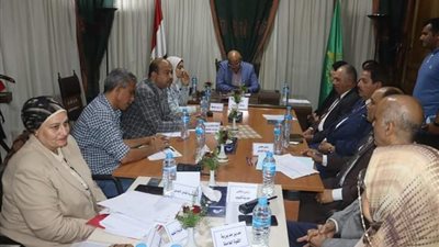 محافظ القليوبية يحيل شكوى 42 ولى أمر ضد مدير مدرسة بشبرا للنيابة