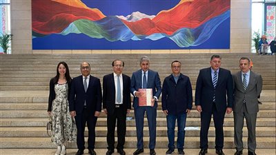 وزير السياحة والآثار يزور متحف الصين الوطني للفنون والحرف ببكين ويلتقي بمدير المتحف