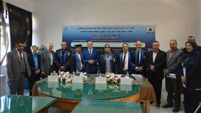 رئيس الجامعة يشهد مناقشة رسالة دكتوراه لوافد يمني بكلية التربية النوعية
