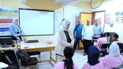 وكيل تعليم الجيزة تشدد على إزالة السلبيات ومعالجتها لاستقرار العملية التعليمية بالمدارس 