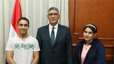 محافظ الجيزة يلتقي بأعضاء النشاط الصحفي بمدرسة الشهيد محمد محمود الرسمية للغات