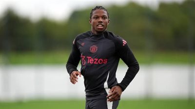 اقتراب عودة نجم مانشستر يونايتد بعد غياب طويل بسبب الإصابة