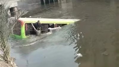 عاجل.. انقلاب أتوبيس ركاب في ترعة الشرقاوية بشبرا الخيمة