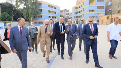 وزير التعليم يستكمل جولته التفقدية في مدرستين بالسيدة زينب