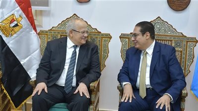 «الخشت» مهنئا «عبدالصادق» بتعيينه رئيسًا لـ جامعة القاهرة: يتمتع بقدرات قيادية متميزة 