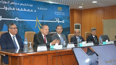 رئيس جامعة دمياط يشهد مؤتمر البورصة المصرية فى نسخته الثامنة 