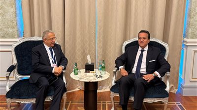 وزير الصحة يلتقي نظيره التونسي ويبحث تعزيز التعاون في المجال الصحي