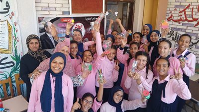 تنظيم ورشة عمل لإعادة تدوير المخلفات البلاستيكية بمدارس الأقصر (صور)