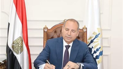 محافظ القاهرة يعلن تعريفة ركوب المواصلات بعد إعادة تسعير الوقود