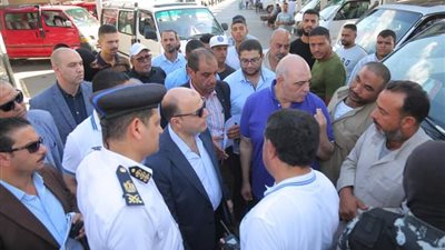 محافظ كفر الشيخ يشدد على وضع السائقين ملصقات تعريفة نقل الركاب 