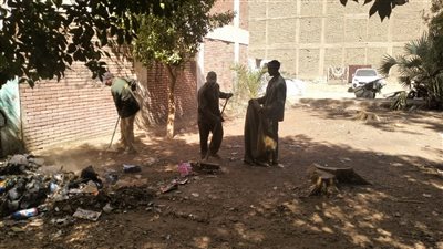 مدينة الأقصر تواصل حملات نظافة الشوارع لرفع كفاءة الطرق (صور)