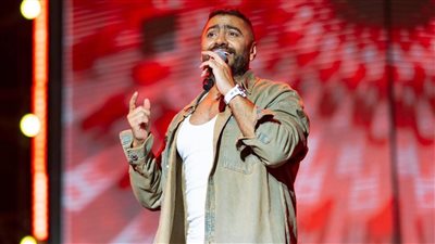 بحضور جماهيري هائل.. تامر حسني يشعل الإسكندرية بحفل تاريخي (صور)