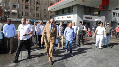 محافظ المنيا يتابع مواقف السيارات ومحطات الوقود 
