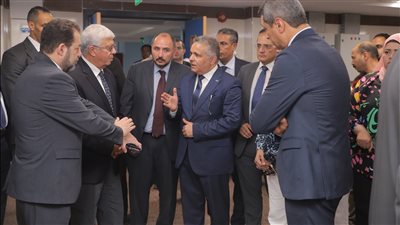 وزير التعليم العالي يتفقد المستشفى الجامعي لجامعة السويس