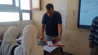 إحالة مدير مدرسة بقنا للتحقيق لتأخر إعلان الجداول وسوء نظافة الفصول