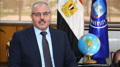 رئيس جامعة قناة السويس: نولي اهتماما بالأنشطة الطلابية لصقل مهاراتهم 