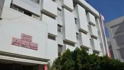 نقل 3 طلاب للمستشفى بعد سقوطهم من شرفة المدرسة.. وتحويل المدير والوكيل للتحقيق 