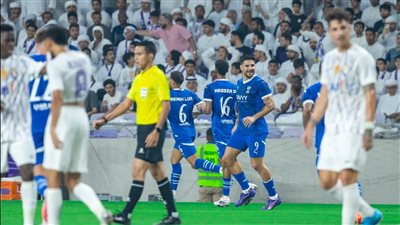 هاتريك الدوسري يقود الهلال السعودي للفوز على العين الإماراتي خارج الديار 
