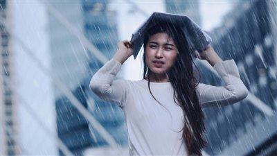 ما هو التأثير الذي قد تخلفه السيول والأعاصير على صحتك العقلية؟