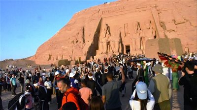 محافظ أسوان يشهد احتفالية تعامد الشمس على وجه رمسيس الثاني