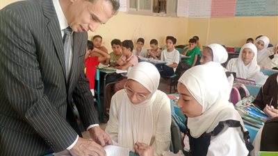 وكيل تعليم بكفر الشيخ يتابع انتظام الدراسة في عدد من المدارس