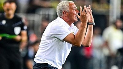 مورينيو يوجه انتقادات لاذعة لإدارة مانشستر يونايتد بسبب دعم تن هاج