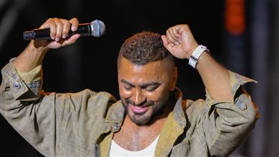 تامر حسني عن تدافع الجمهور في حفل إسكندرية: غير مقصود (صور)